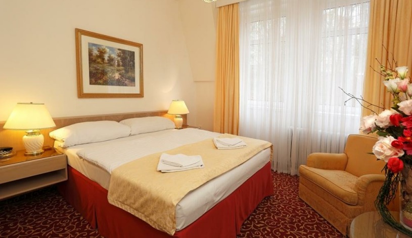 Hotel Romania Karlovy Vary - Dvoulůžkový pokoj Comfort s výhledem na město s balkónem